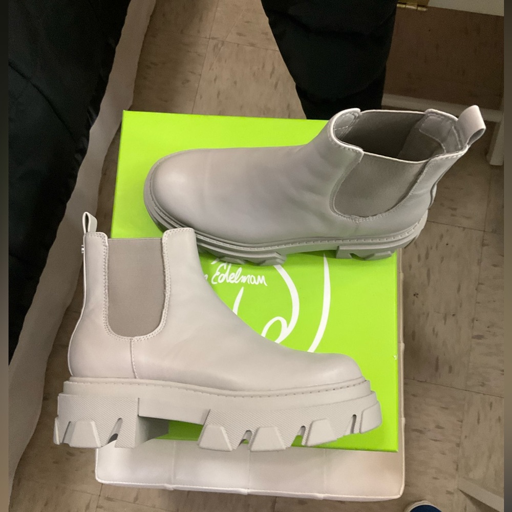 Sam Edelmans Lug Sole Chelsea Boot | Daeyln Pebble grey Lea
